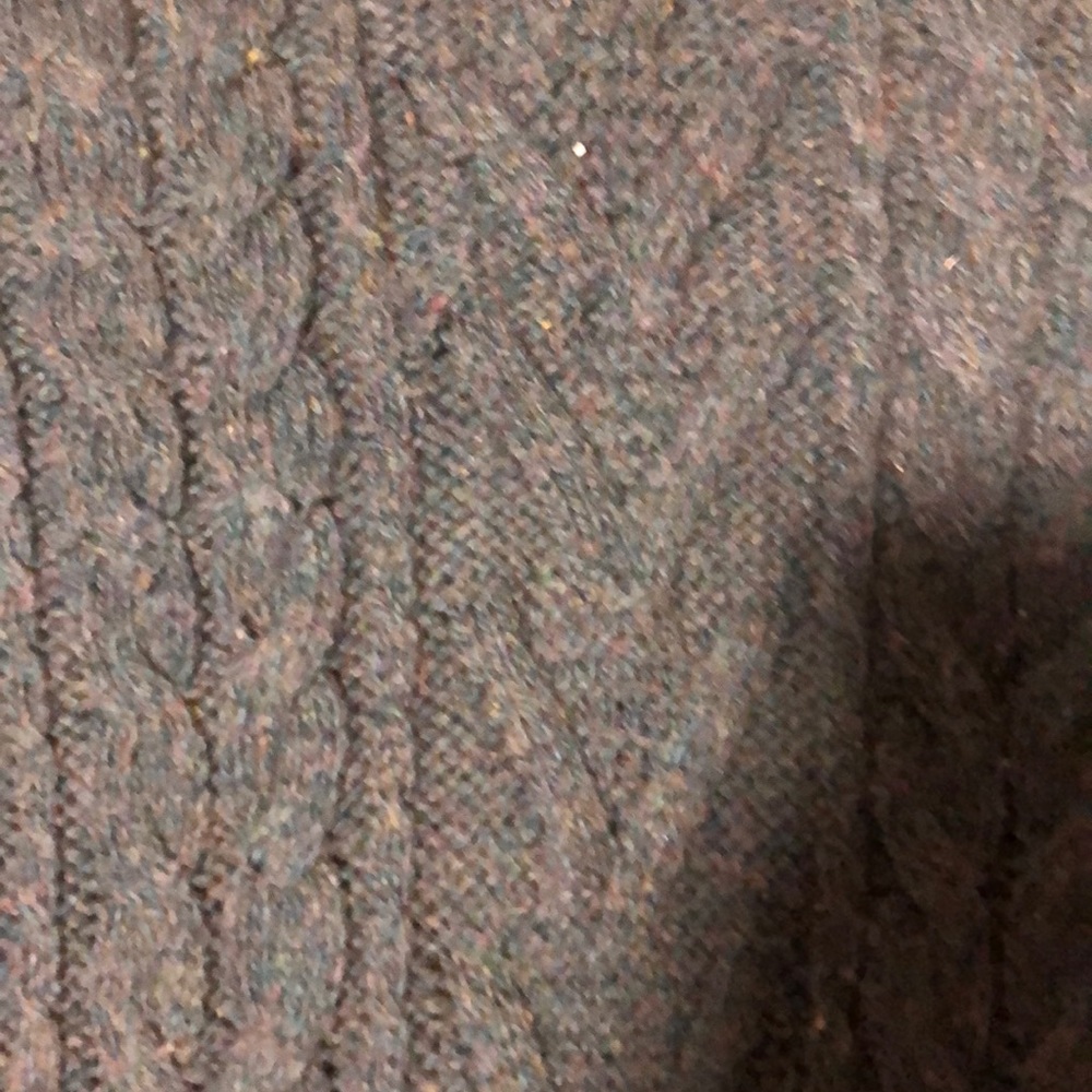 ROOTS Sweater. - Picture 2 of 4